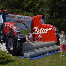 Skákací hrad traktor Zetor