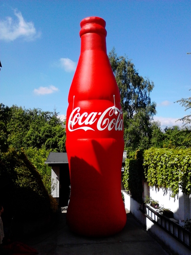 Nafukovací láhev Coca Cola